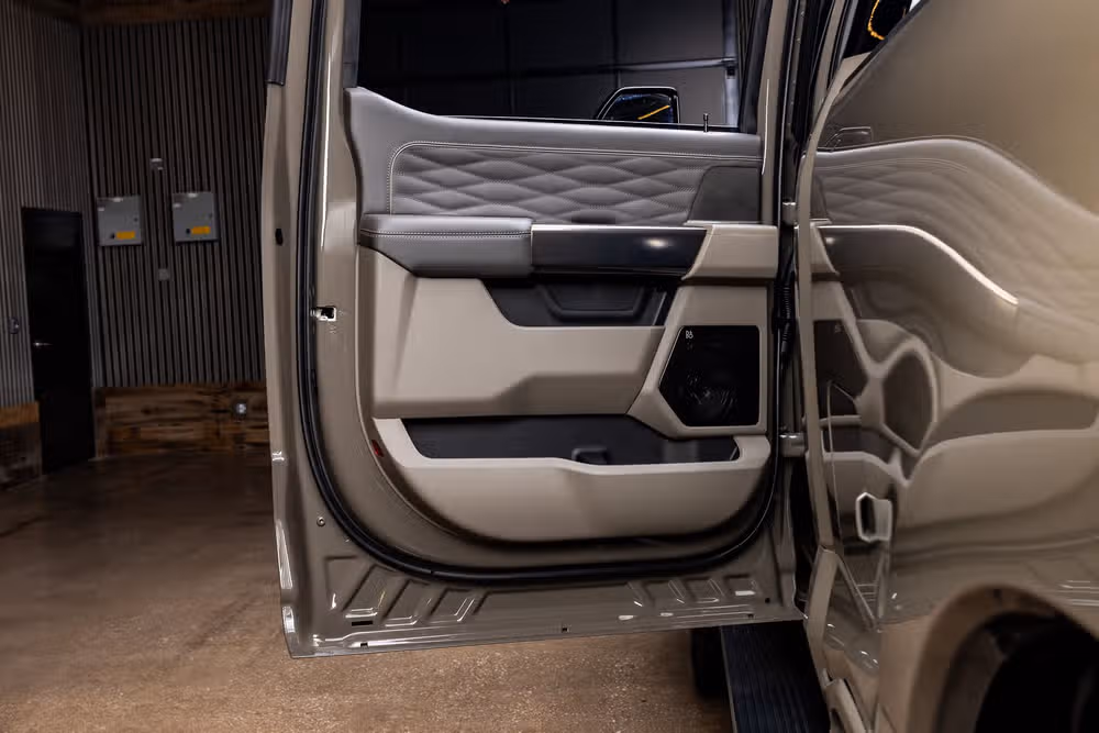 2026 Ford F-250 Super Duty Platinum Plus Crew Cab Image 39