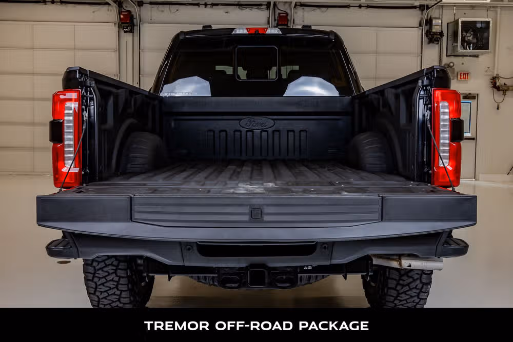 2025 Ford F-250 Super Duty Lariat Crew Cab Image 9