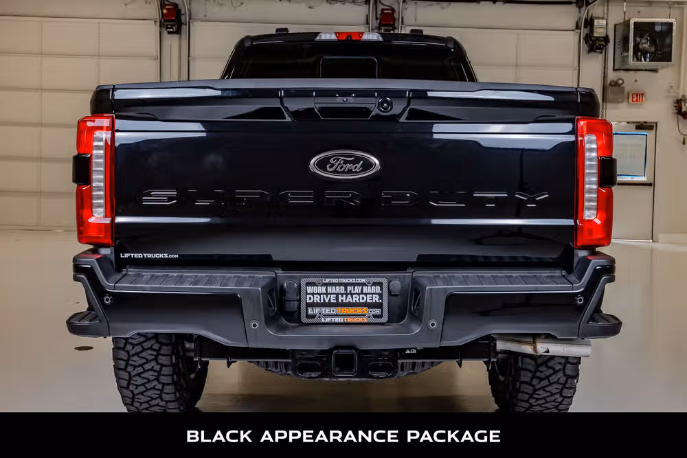 2025 Ford F-250 Super Duty Lariat Crew Cab Image 8