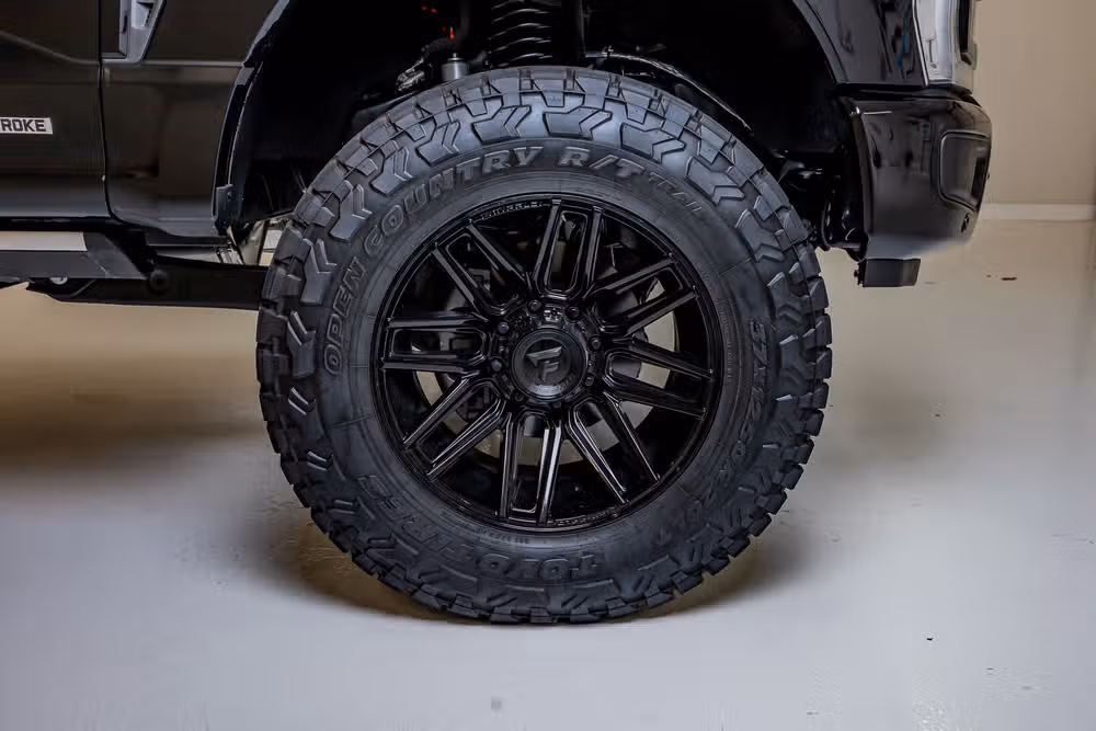 2025 Ford F-250 Super Duty Lariat Crew Cab Image 12