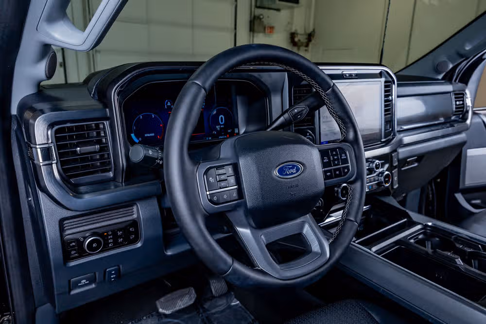 2025 Ford F-250 Super Duty Lariat Crew Cab Image 17