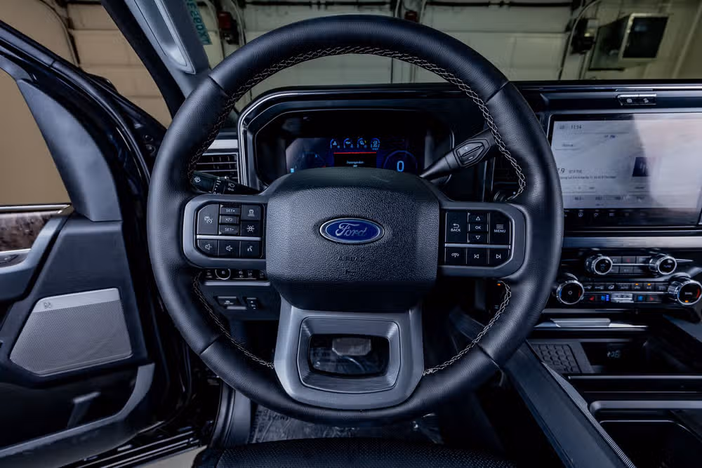2025 Ford F-250 Super Duty Lariat Crew Cab Image 19