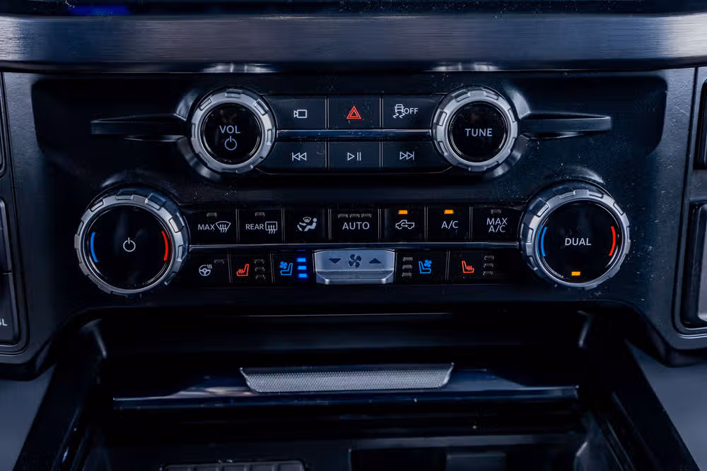 2025 Ford F-250 Super Duty Lariat Crew Cab Image 28