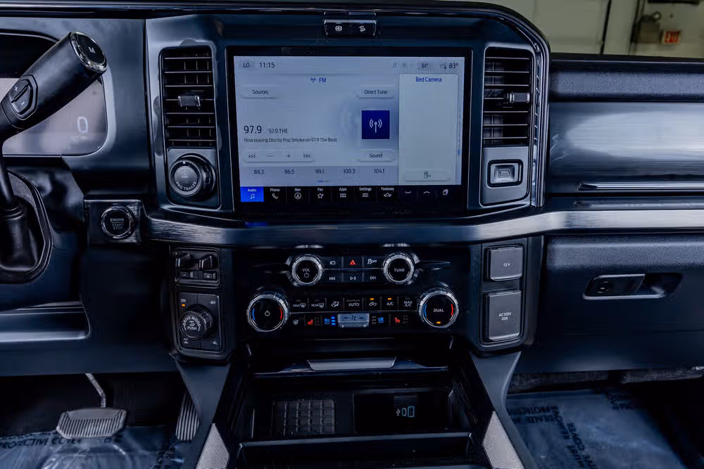2025 Ford F-250 Super Duty Lariat Crew Cab Image 25