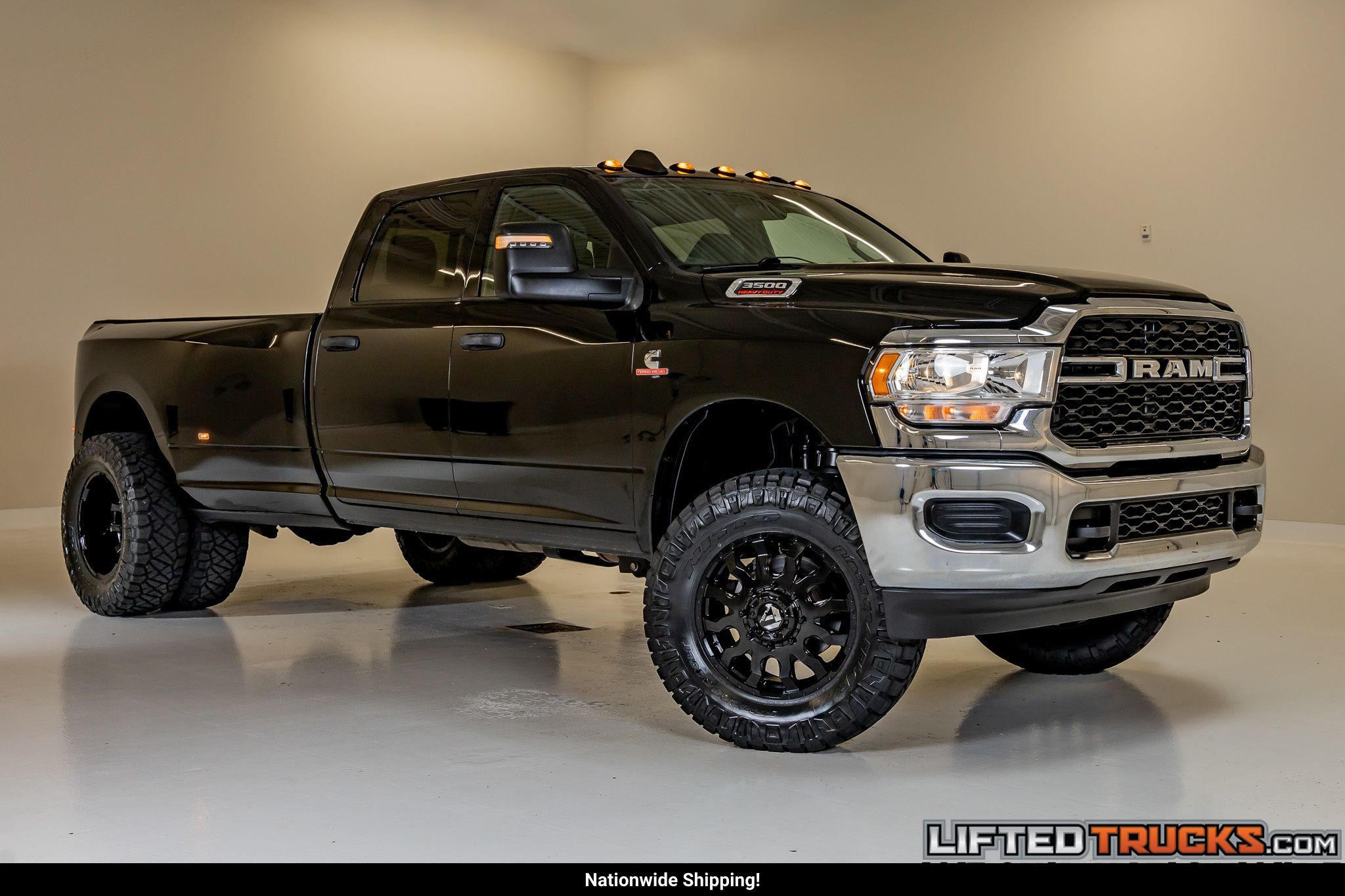 Diamond Black Crystal Pearl Coat 2024 RAM 3500 Pickup Truck Four-Wheel Drive Automatic