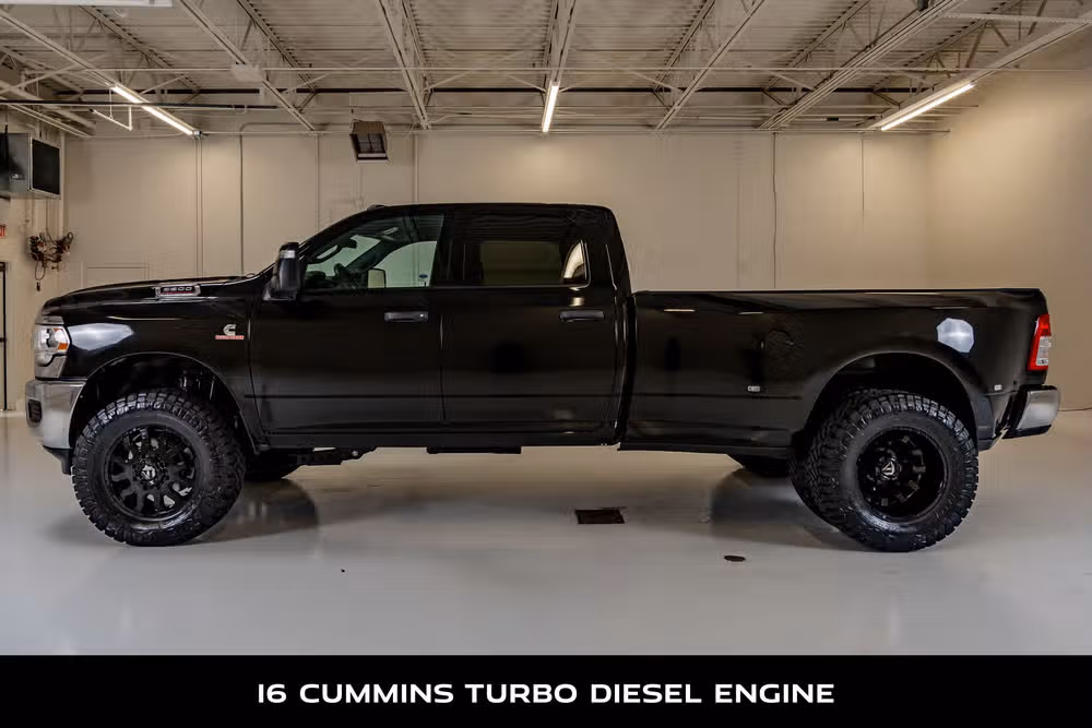 2024 Ram 3500 Tradesman Crew Cab Image 6