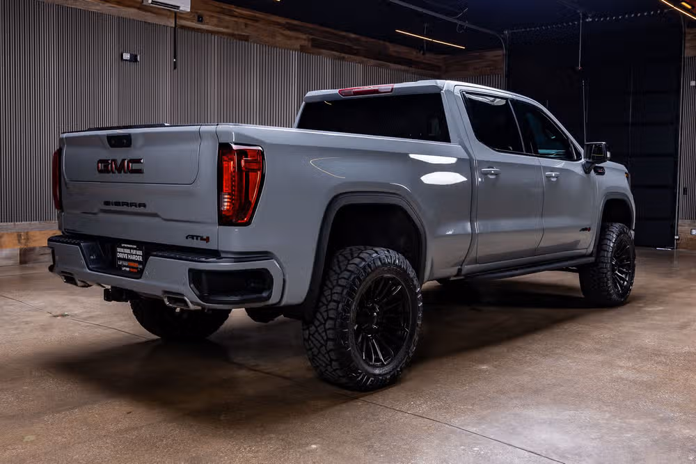 2024 GMC Sierra 1500 AT4 Crew Cab Image 10