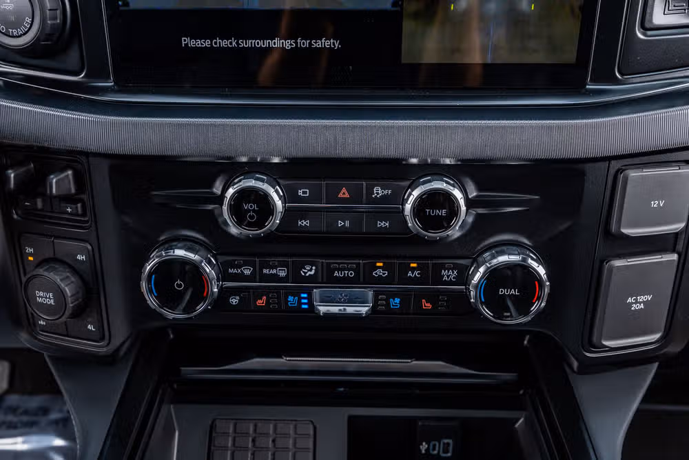 2026 Ford F-250 Super Duty Platinum Crew Cab Image 27