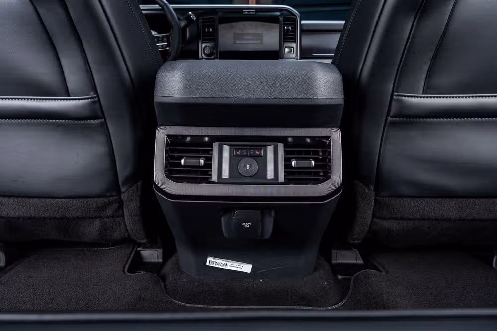 2026 Ford F-250 Super Duty Platinum Crew Cab Image 34