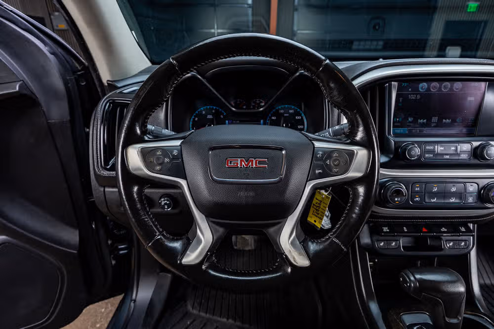 2017 GMC Canyon SLT Crew Cab Image 18