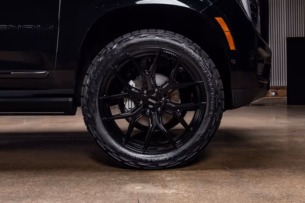 2025 GMC Yukon Denali Ultimate Image 12