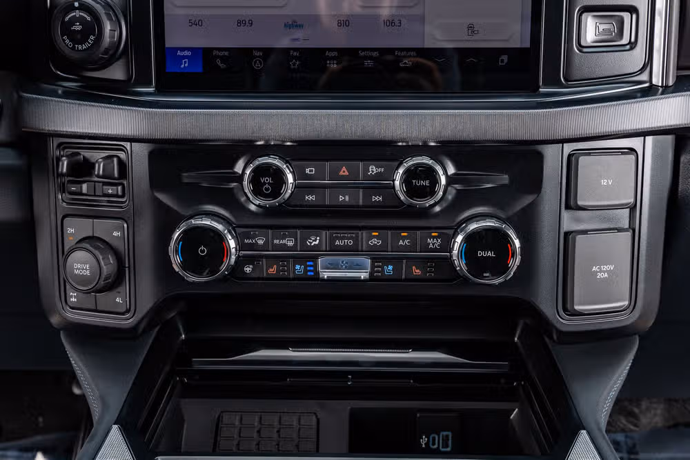 2026 Ford F-250 Super Duty Platinum Crew Cab Image 28