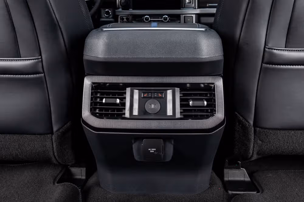 2026 Ford F-250 Super Duty Platinum Crew Cab Image 35