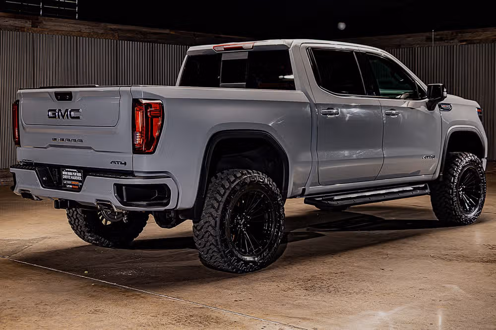 2024 GMC Sierra 1500 AT4 Crew Cab Image 10