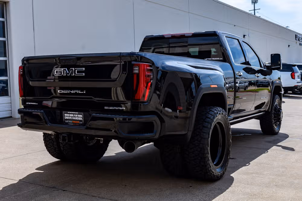 2024 GMC Sierra 3500HD Denali Ultimate Crew Cab Image 10
