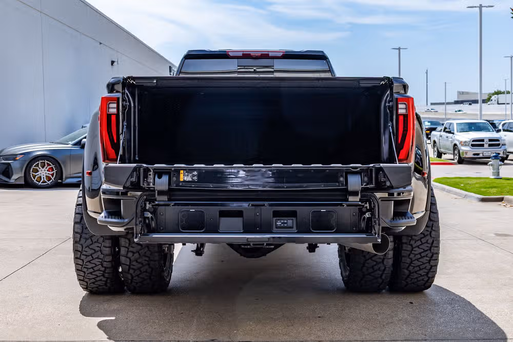 2024 GMC Sierra 3500HD Denali Ultimate Crew Cab Image 9