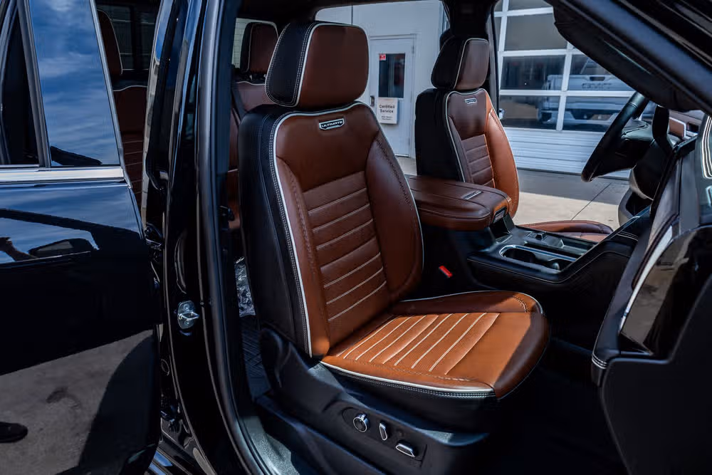 2024 GMC Sierra 3500HD Denali Ultimate Crew Cab Image 32