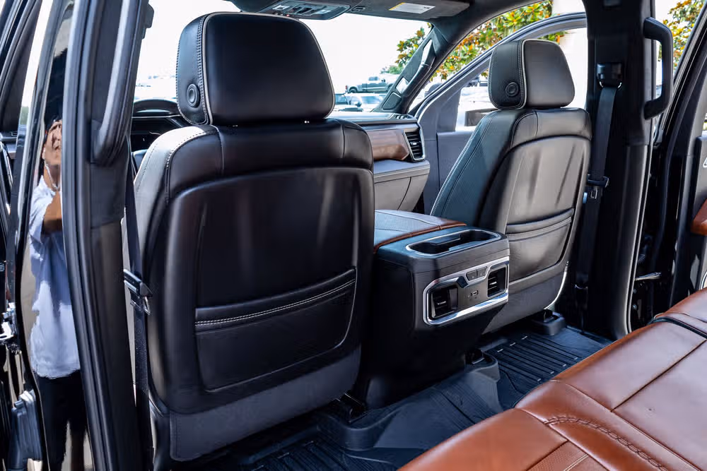 2024 GMC Sierra 3500HD Denali Ultimate Crew Cab Image 35