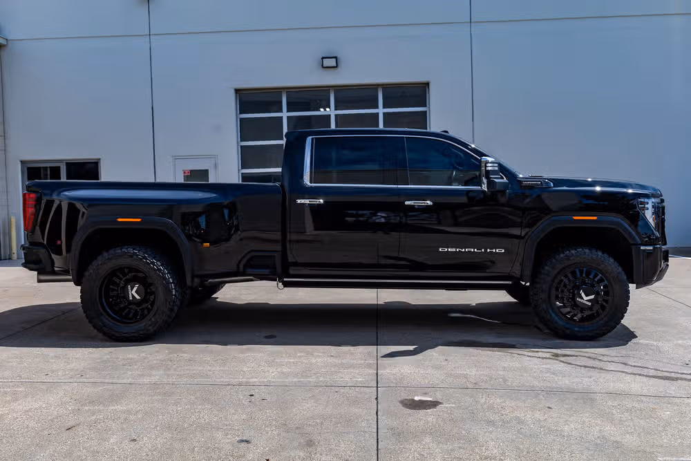 2024 GMC Sierra 3500HD Denali Ultimate Crew Cab Image 11