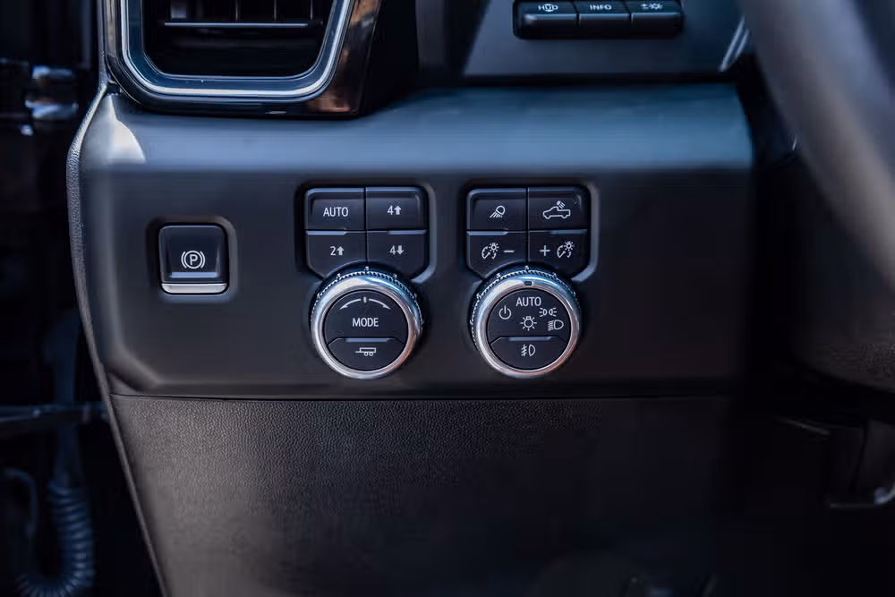 2024 GMC Sierra 3500HD Denali Ultimate Crew Cab Image 22