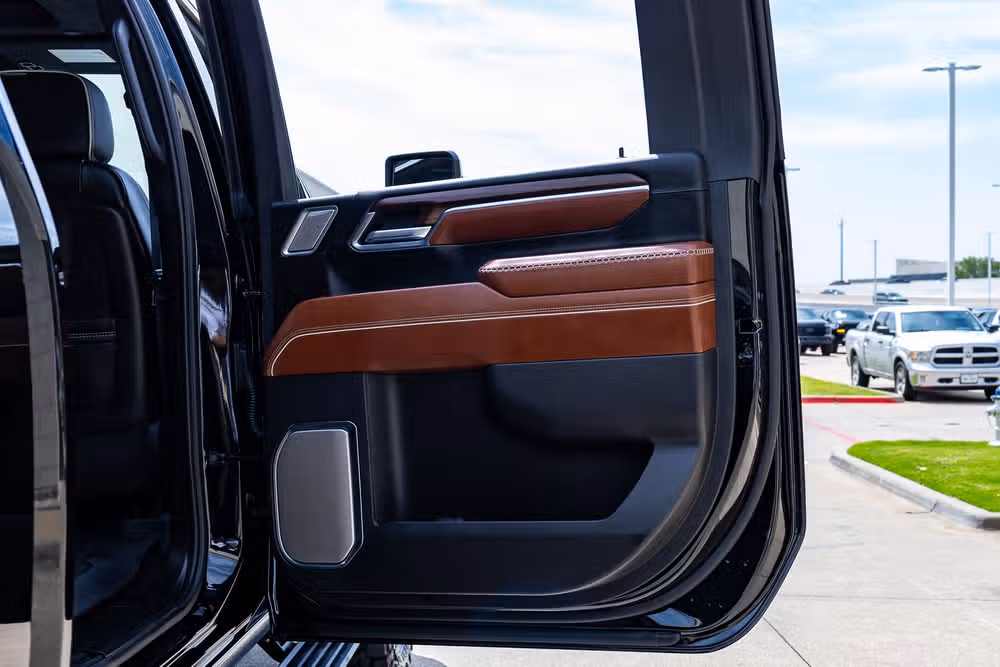 2024 GMC Sierra 3500HD Denali Ultimate Crew Cab Image 40