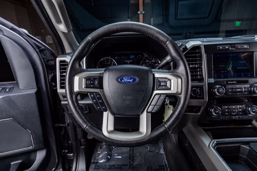 2021 Ford F-250 Super Duty Lariat Crew Cab Image 19