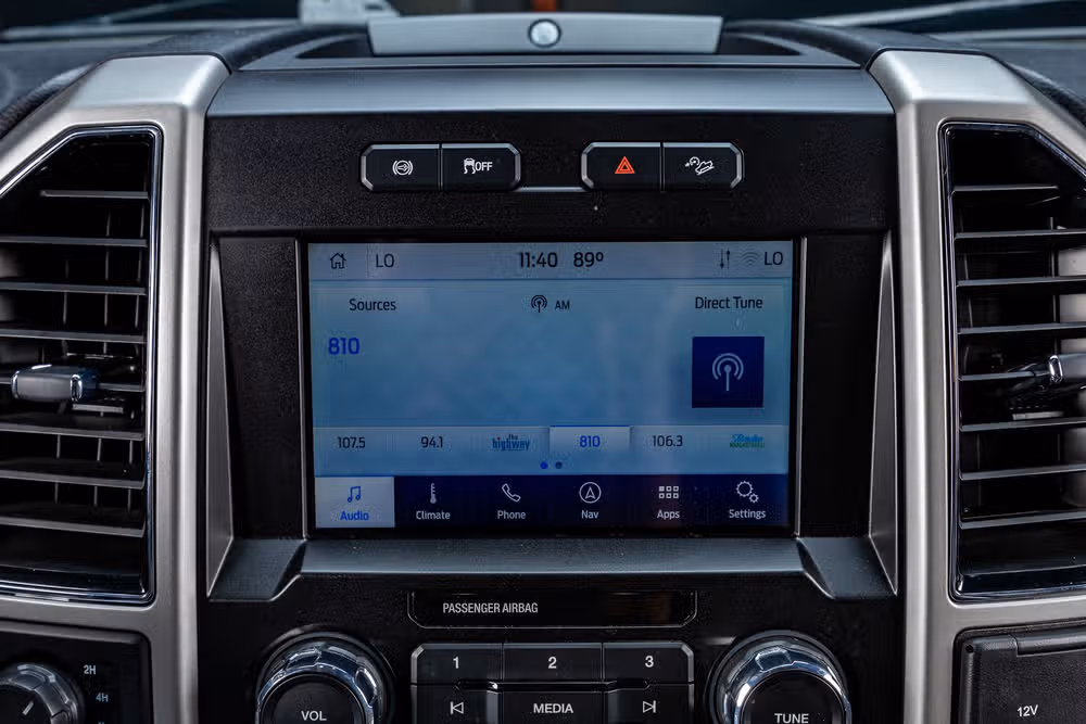 2021 Ford F-250 Super Duty Lariat Crew Cab Image 24