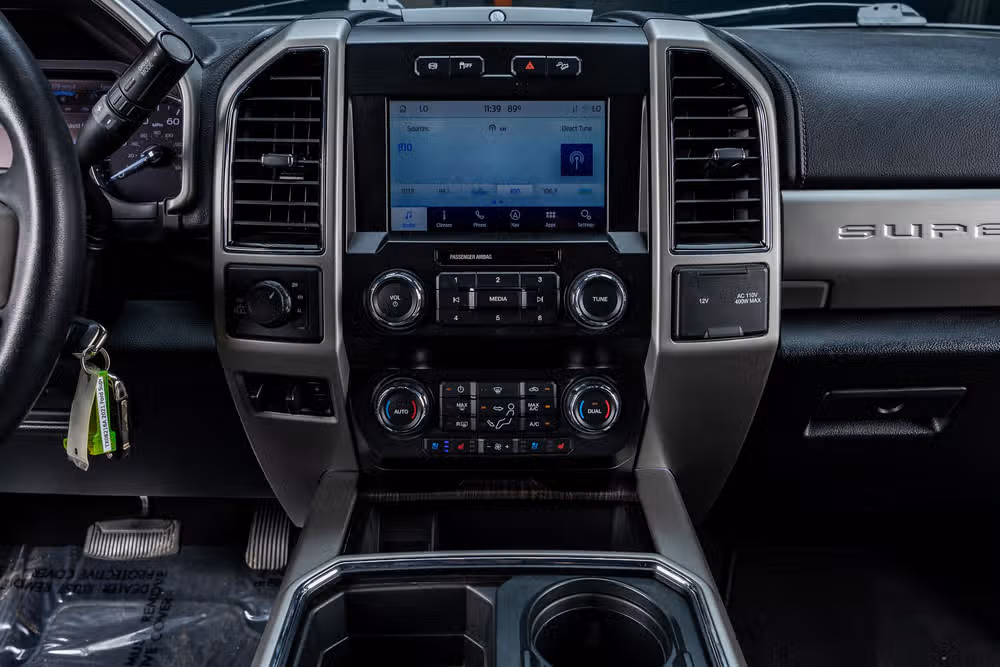 2021 Ford F-250 Super Duty Lariat Crew Cab Image 23