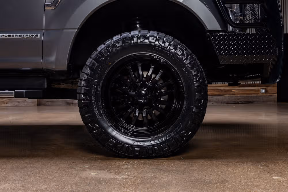 2021 Ford F-250 Super Duty Lariat Crew Cab Image 12