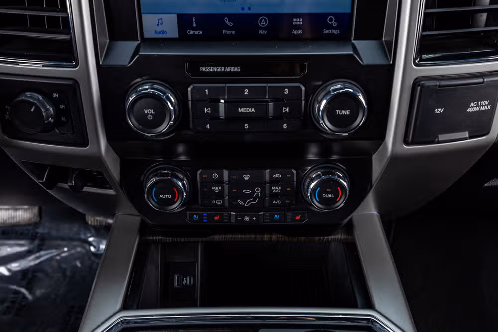 2021 Ford F-250 Super Duty Lariat Crew Cab Image 26
