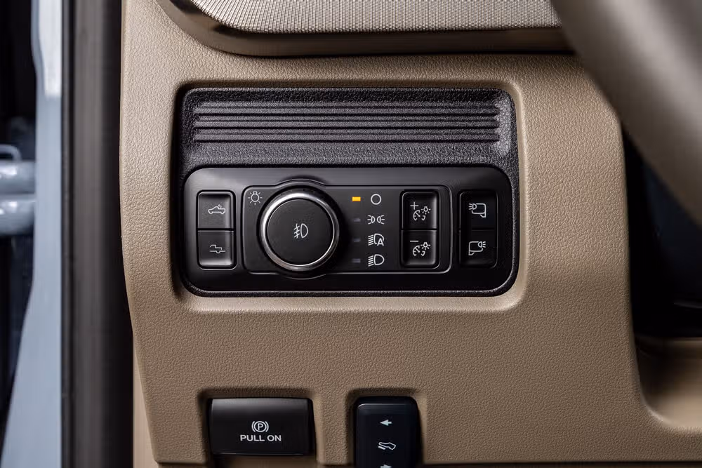 2026 Ford F-250 Super Duty Platinum Plus Crew Cab Image 22