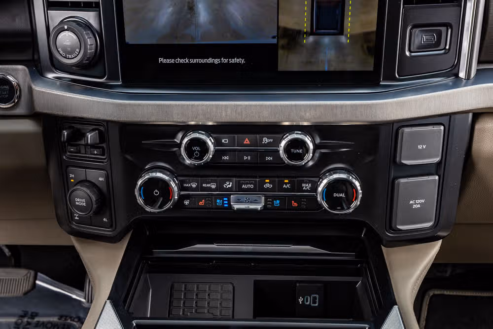 2026 Ford F-250 Super Duty Platinum Plus Crew Cab Image 27