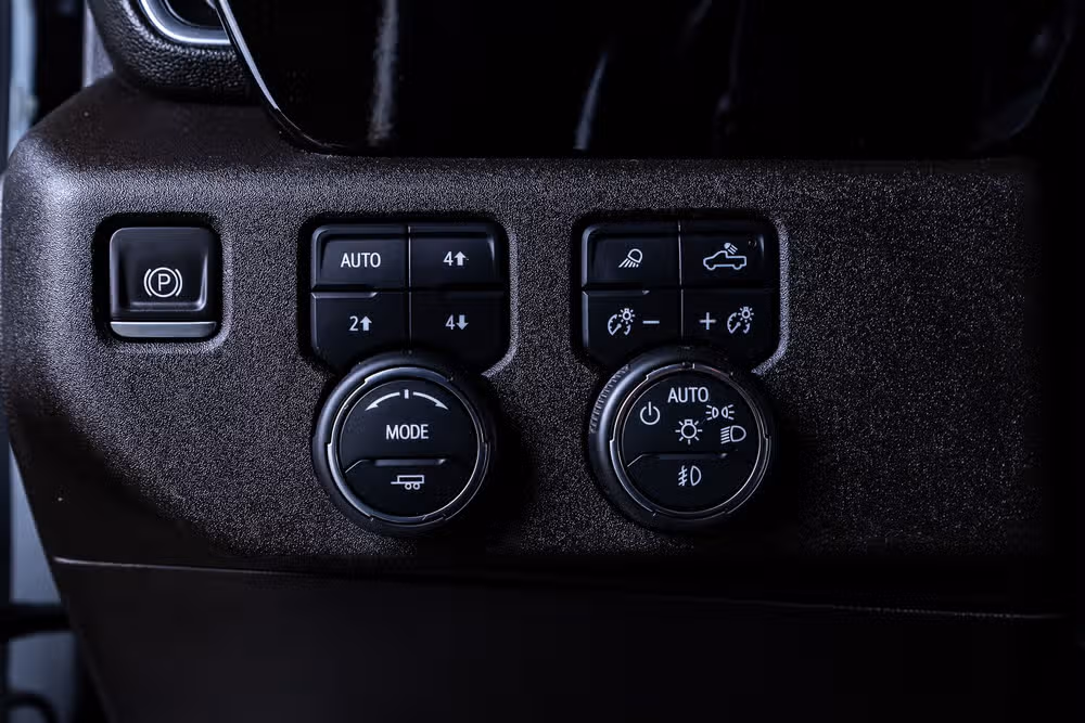 2022 Chevrolet Silverado 1500 LTZ Crew Cab Image 21