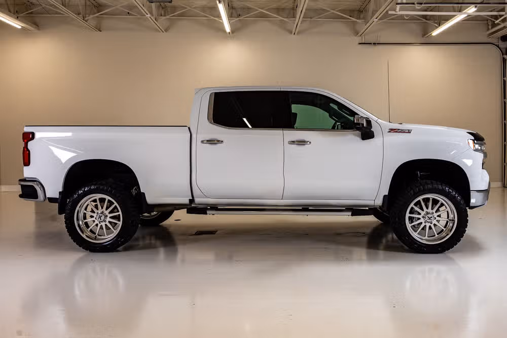 2022 Chevrolet Silverado 1500 LTZ Crew Cab Image 10