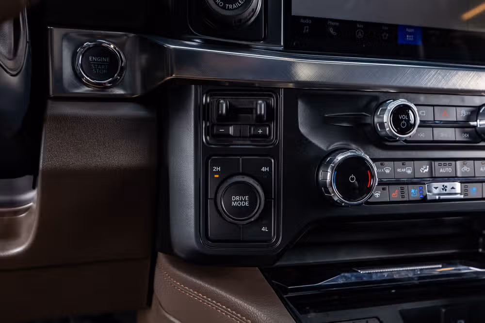 2026 Ford F-450 Super Duty King Ranch Crew Cab Image 24