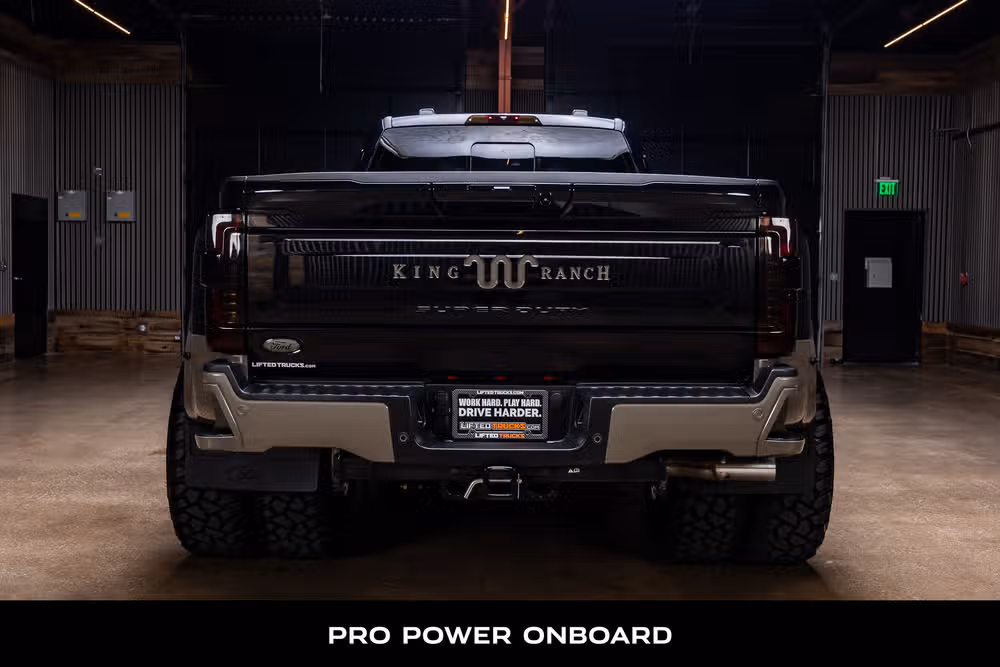 2026 Ford F-450 Super Duty King Ranch Crew Cab Image 8