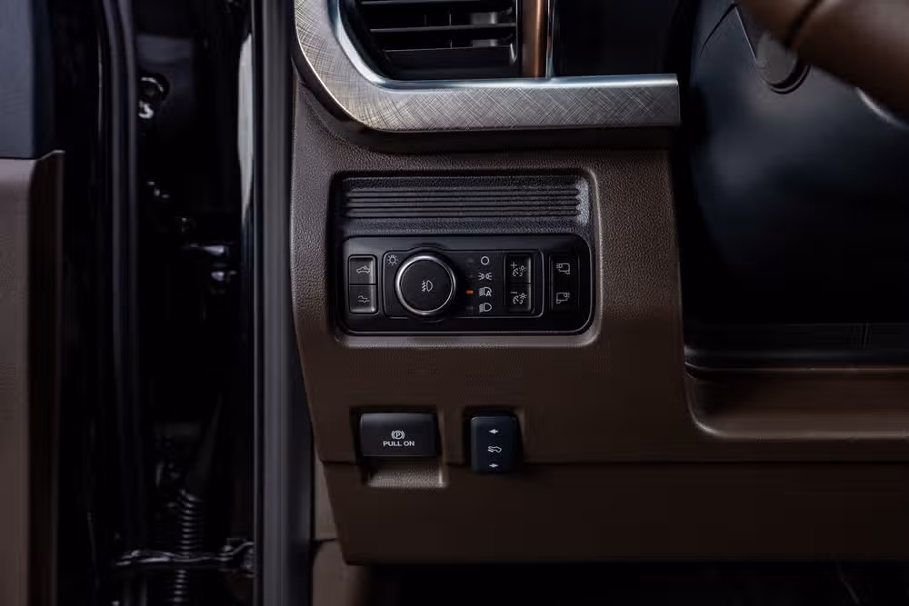 2026 Ford F-450 Super Duty King Ranch Crew Cab Image 22