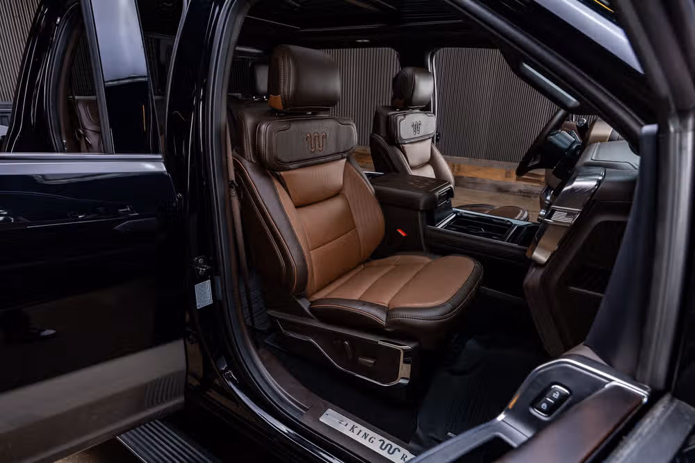 2026 Ford F-450 Super Duty King Ranch Crew Cab Image 33
