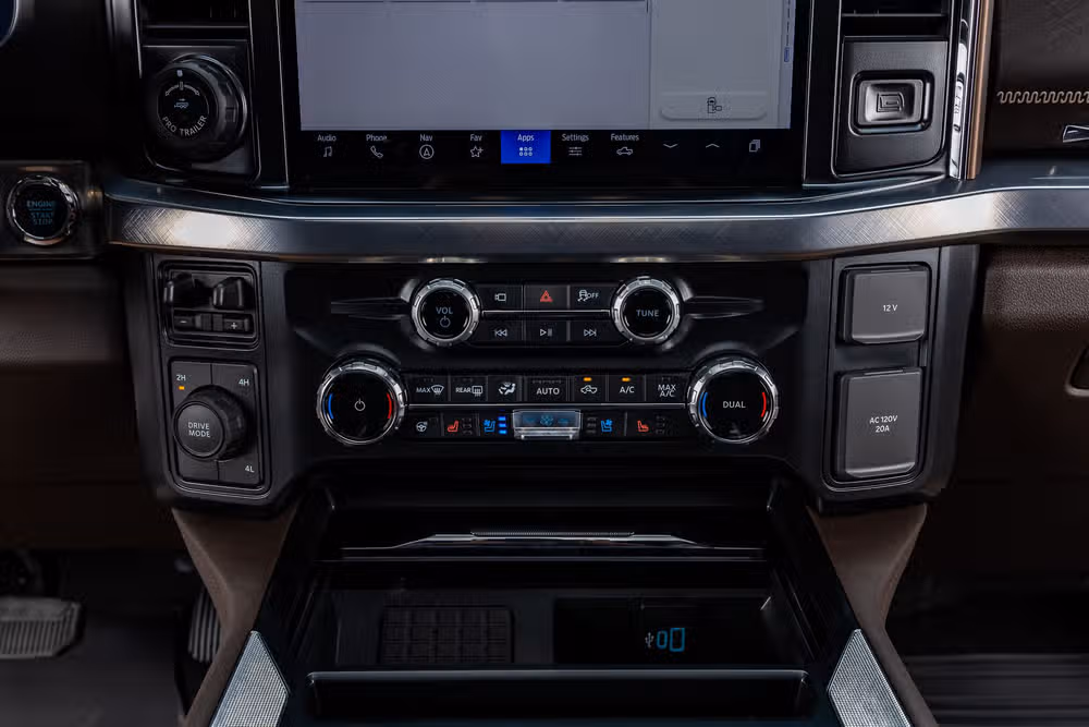 2026 Ford F-450 Super Duty King Ranch Crew Cab Image 28