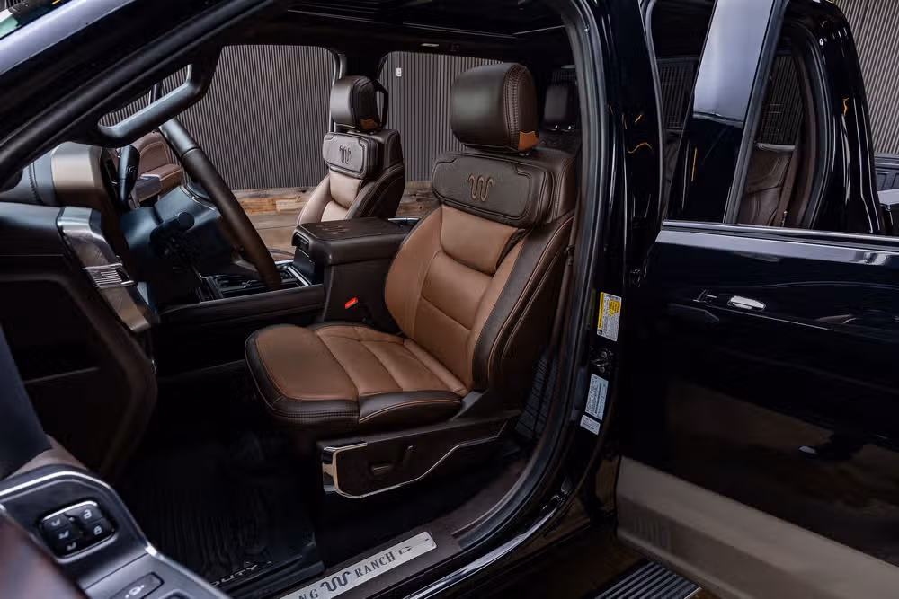 2026 Ford F-450 Super Duty King Ranch Crew Cab Image 31