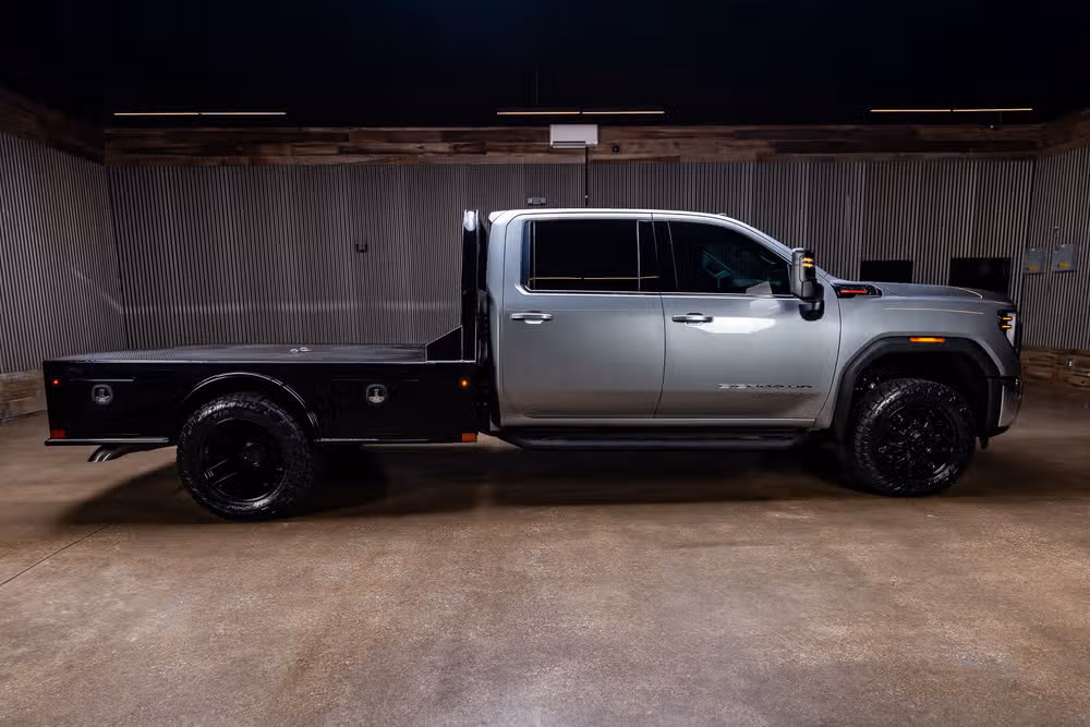 2026 GMC Sierra 3500HD CC SLE Chassis Crew Cab Image 10