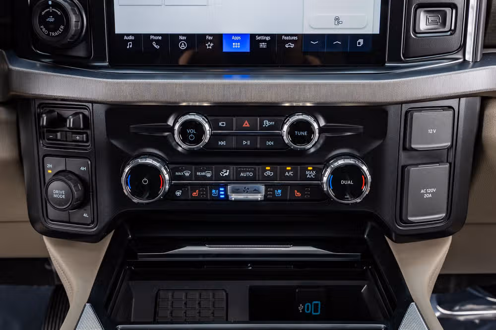 2026 Ford F-250 Super Duty Platinum Plus Crew Cab Image 28