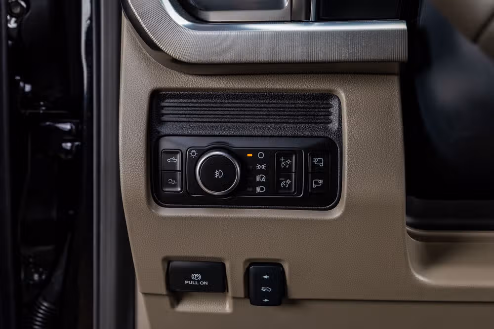 2026 Ford F-250 Super Duty Platinum Plus Crew Cab Image 22