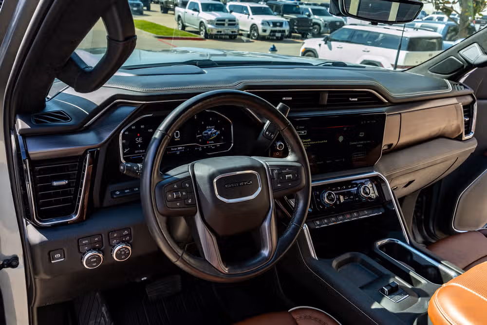 2024 GMC Sierra 3500HD Denali Ultimate Crew Cab Image 17