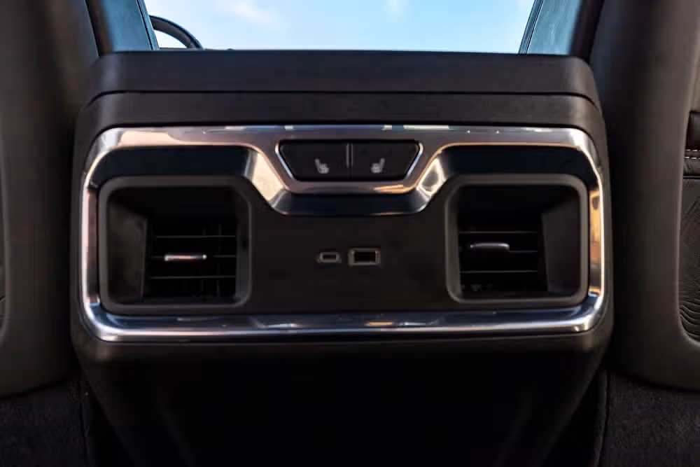 2024 GMC Sierra 3500HD Denali Ultimate Crew Cab Image 34