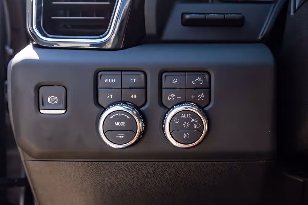 2024 GMC Sierra 3500HD Denali Ultimate Crew Cab Image 22