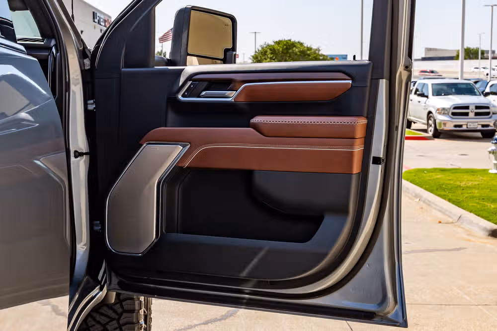 2024 GMC Sierra 3500HD Denali Ultimate Crew Cab Image 38