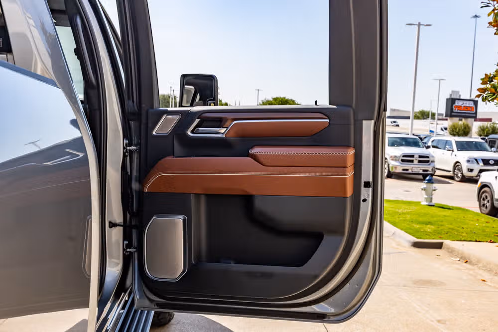 2024 GMC Sierra 3500HD Denali Ultimate Crew Cab Image 40