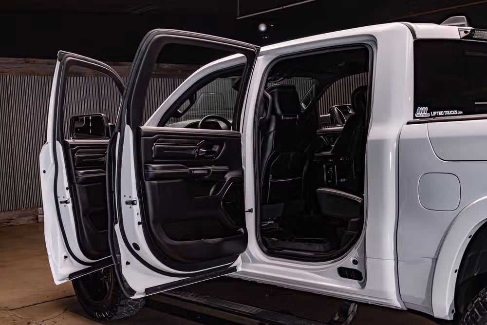 2024 Ram 1500 Limited Crew Cab Image 28