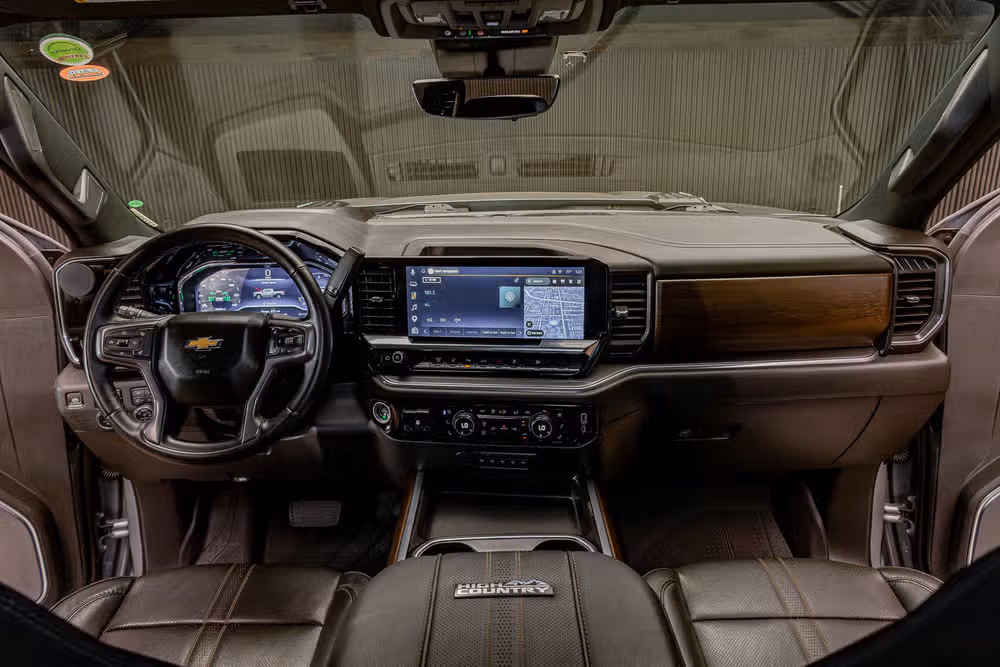 2025 Chevrolet Silverado 3500HD High Country Crew Cab Image 17